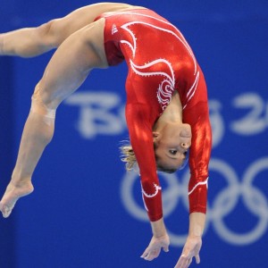 爱游戏官方入口-中国女足夺冠喜获世界瞩目 球迷狂欢庆祝胜利，中国女足是否夺冠